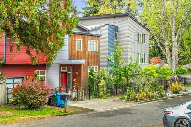 Contemporary homes and mid-century ramblers line the streets of Briarcrest.