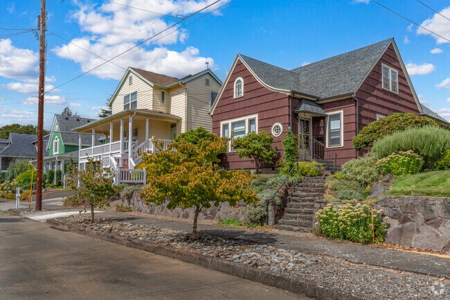 Explore Hudson's Bay’s mix of historic charm and sleek modern homes.