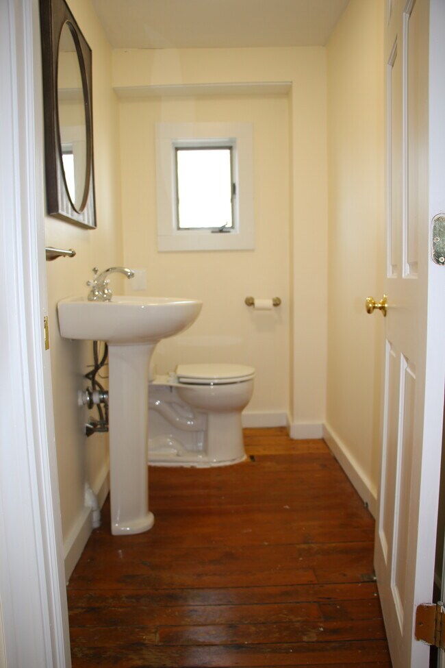 1st Floor 1/2 Bath