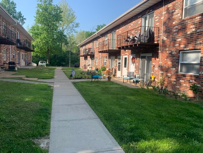 Pacific Village Apartments, Pacific, MO 63069 - photo 2