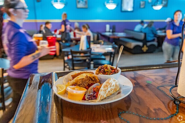 The Seafood Seller & Cafe has some tasty fried fish tacos near Black Diamond.