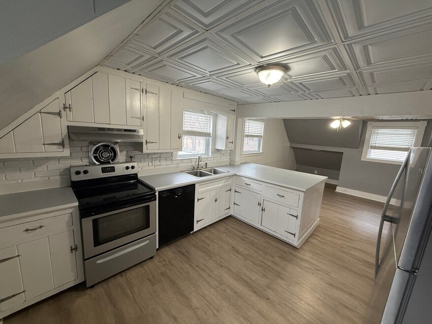 11 Chadwick St unit 2, Worcester, MA 01605 - photo 1