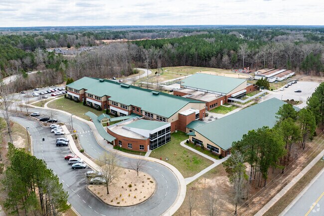 Creekside Elementary School has a good student to teacher ratio.