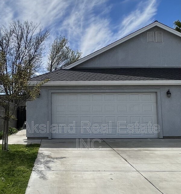 451 Pearl Place, Manteca, CA 95336