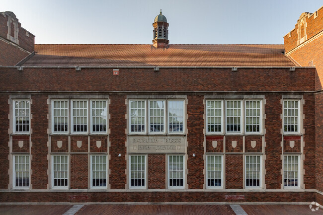 Benjamin Bosse High School has a 14 to 1 student to teacher ratio.