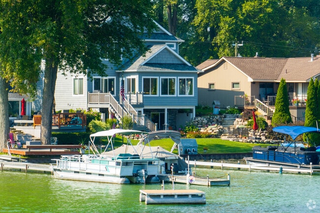 These homes blend comfort and convenience, offering easy pathways to the water