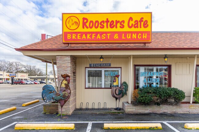 Roosters Cafe in Bayville serves delightful breakfast and lunch with tempting Greek options.