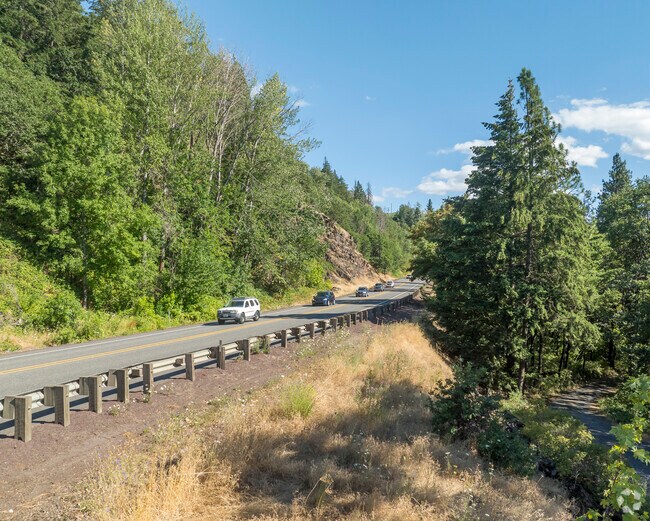 Route 35 is a convenient way to get around the Hood River area.