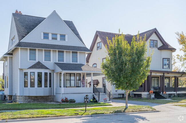 In Downtown, free-standing homes from the early-to-mid 1900s display colonial and modern styles.