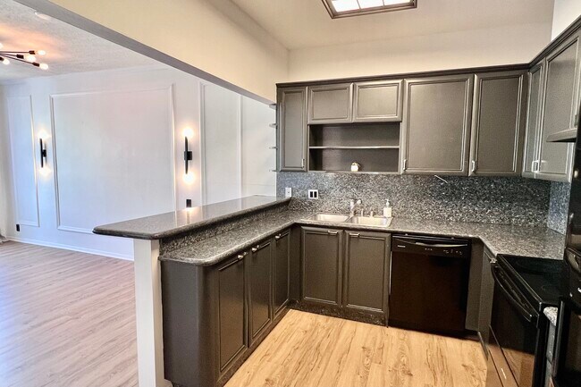 8960 Cynthia St unit 109, West Hollywood, CA 90069 - photo 4