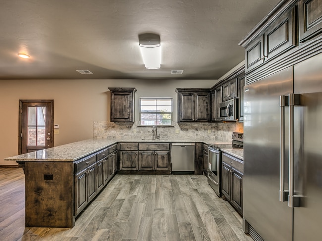 334 E 3rd St, Edmond, OK 73034 - photo 5