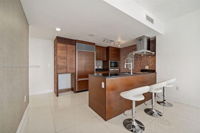 Icon Brickell Tower 2 unit 2603, Miami, FL 33131 - photo 3