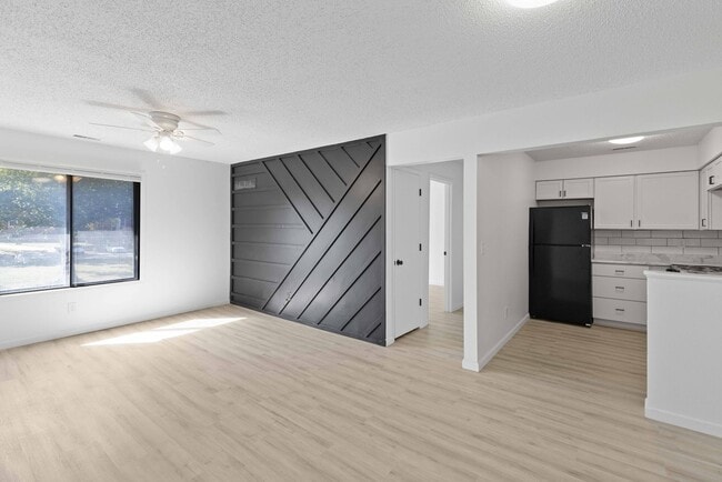 Recently updated apartments near to shopping, dining, and public transportation, Des Moines, IA 50310 - photo 7