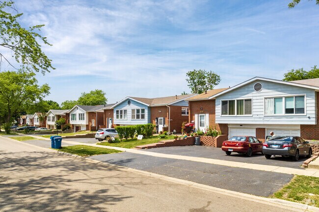 A row of homes lies in the Hanover Park neighborhood.