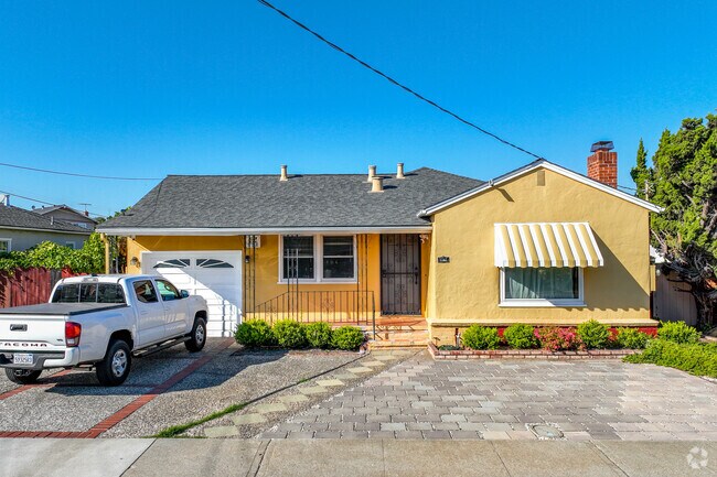 In Lower Bal ranch-style homes dominate the grid-patterned streets.