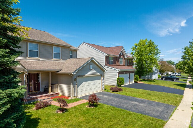 Prices for standalone homes range from about $300,000 to $425,000 in Valley Lakes.