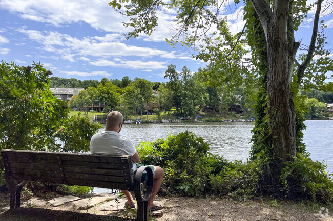 The two lakes in Reston attracts people from around the area to come and enjoy nature.