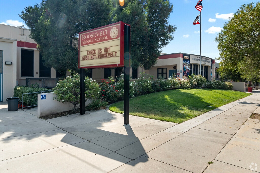 Roosevelt STEAM Academy Magnet School maintains a B grade on Niche.