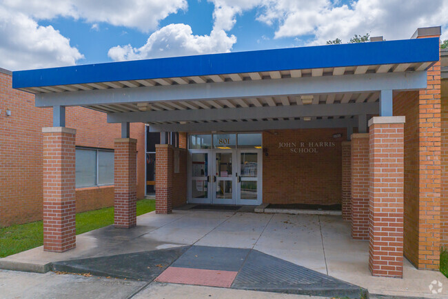The school provides a range of extracurricular activities, encouraging students' interests.