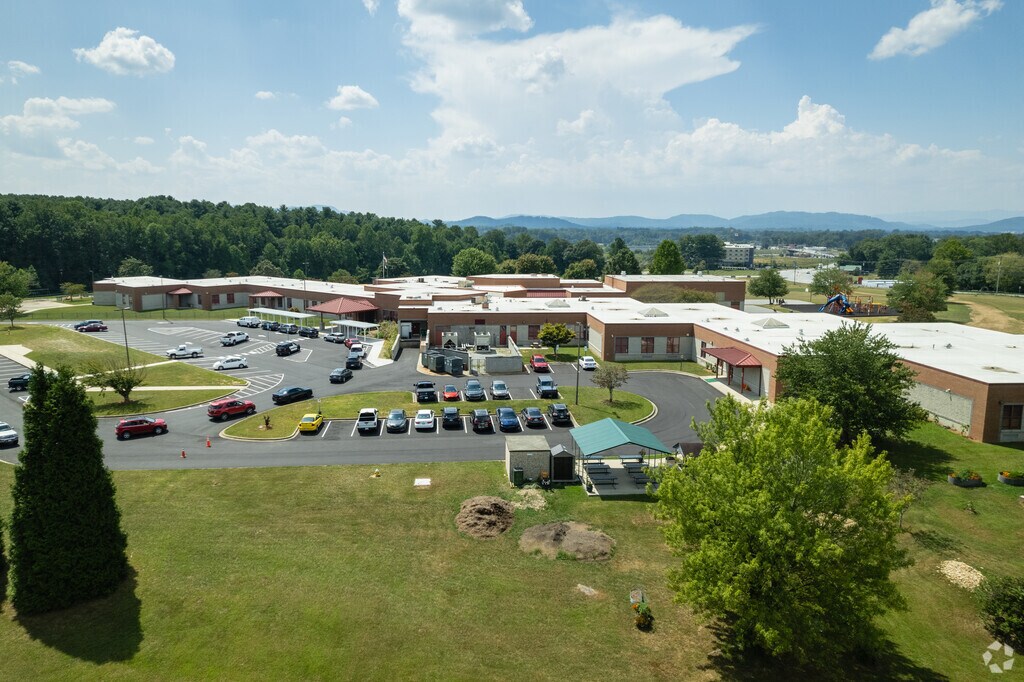 Upward Elementary School is an elementary school in Hendersonville.