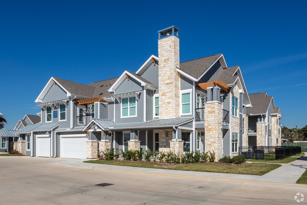 Lakeside Row Apartments