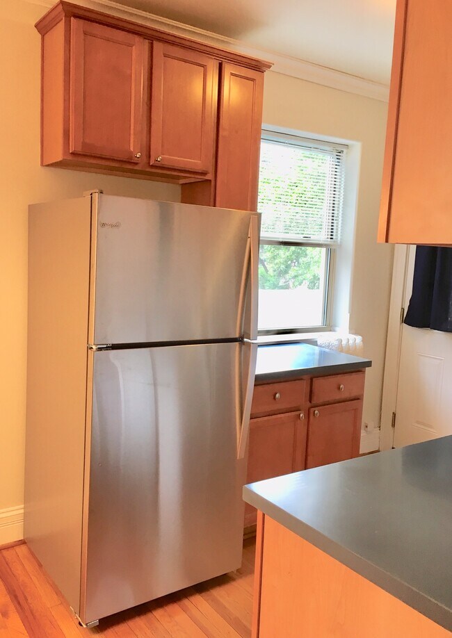 Clarence & Harrison Apartments, Oak Park, IL 60304 - photo 5