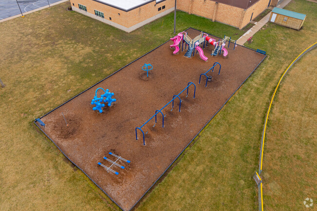 South Whitley Elementary School has a student-teacher ratio of 16 to 1.