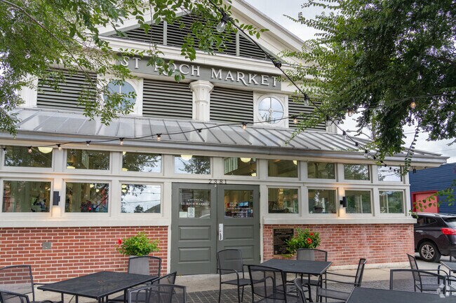 The Saint Roch Market features a variety of food options and an outdoor seating area.