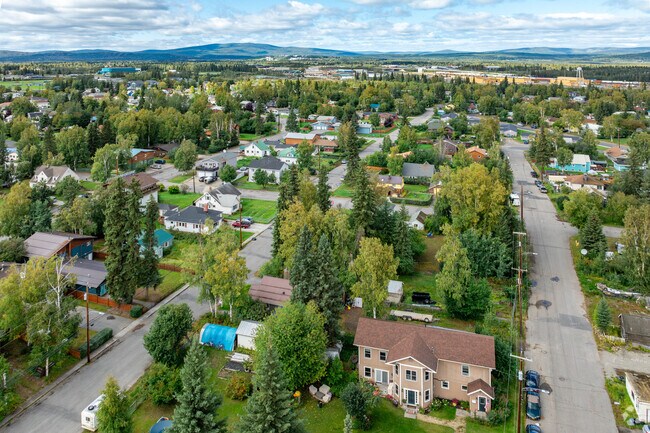 Weeks Field residents enjoy the quiet suburban life while being able to shop and dine downtown.
