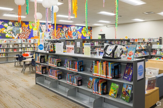 El Pueblo residents have access to the Evergreen Branch of the Wichita Public Library.