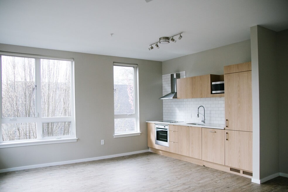 Hawthorne @ Ladd's - 1 & 2 Bedroom Apartment Homes, Portland, OR 97214 - photo 1