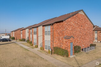 2001 S Country Club Rd, El Reno, OK 73036