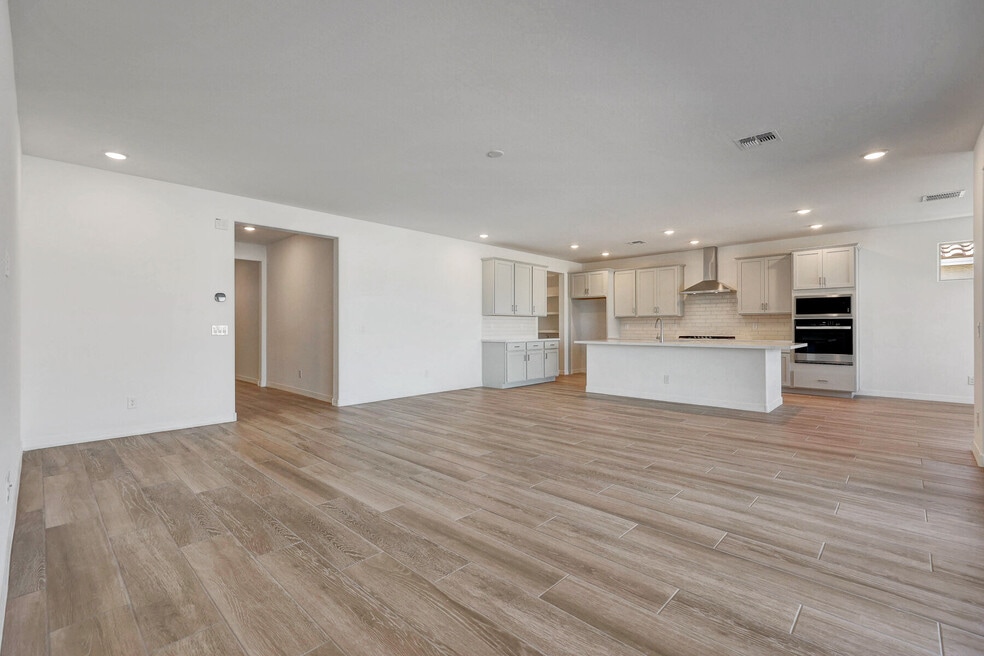 28886 N 174th Ln, Surprise, AZ 85387 - photo 1