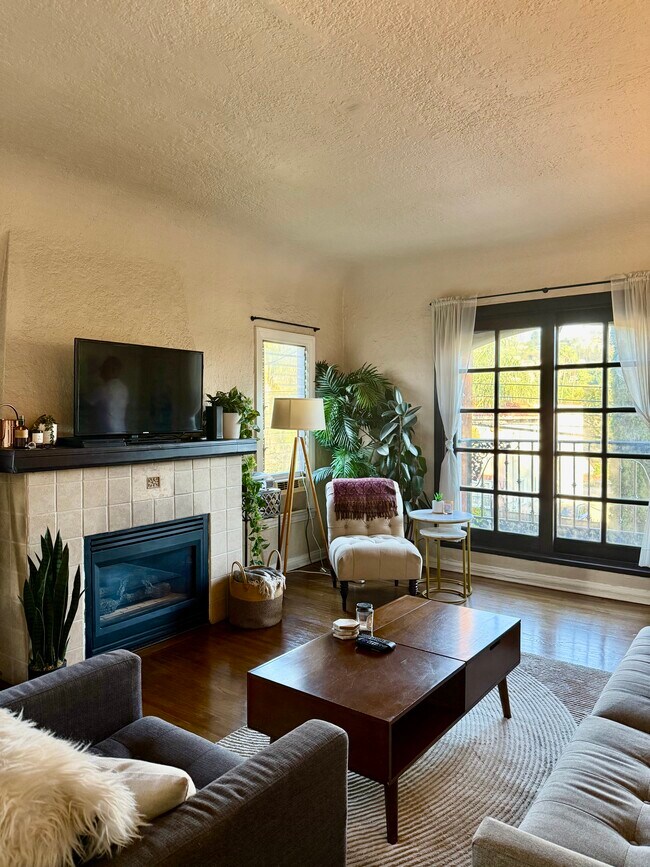 1611 Talmadge St unit Upstairs Unit 3, Los Angeles, CA 90027 - photo 4