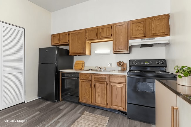 Metro at 70, Saint Louis, MO 63121 - photo 2