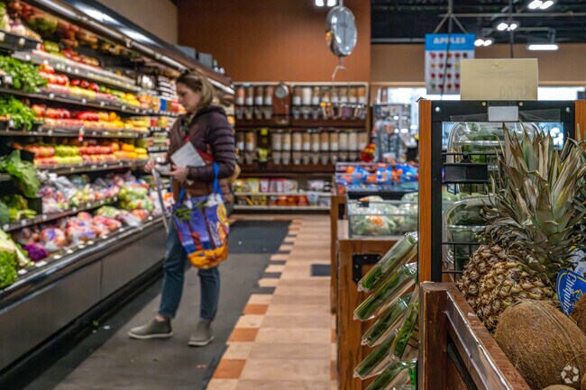 Oxendale's Market is the preferred grocery store for Minnehaha residents.