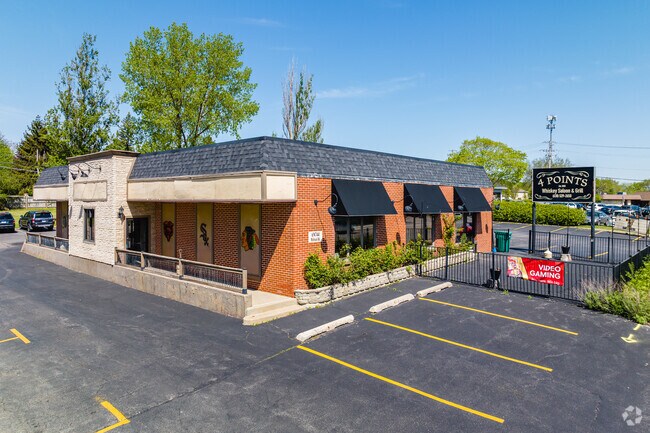 Enjoy kebabs while listening to live music at Medinah's 4 Points Whiskey Saloon and Grill.