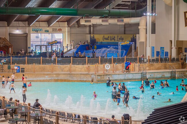 Great Wold Lodge is a popular destination for families of Garden Grove.