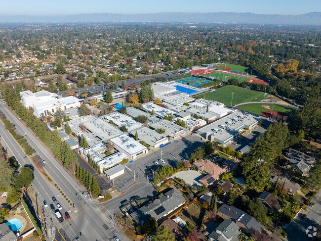 Saratoga High School prepares students to make the leap for college education.