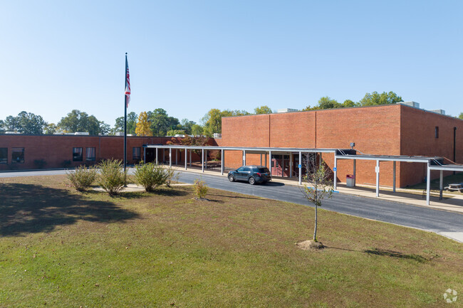 Bragg Middle School teaches 6th - 8th grades.