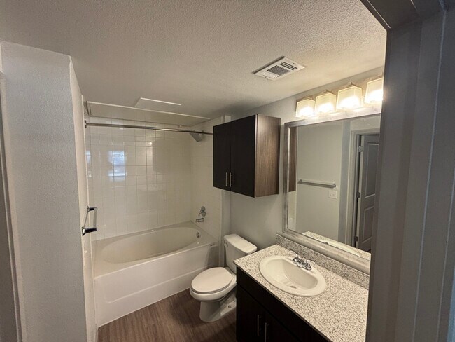 950 Fm2001 unit b3, Buda, TX 78610 - photo 7