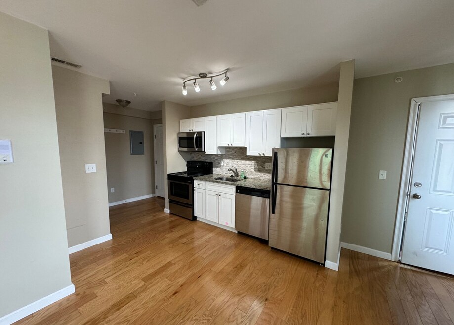 55 Chelsea St unit 3, Boston, MA 02128 - photo 1