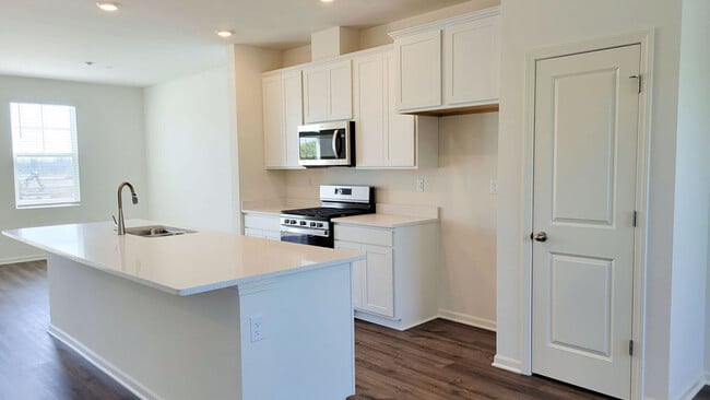 563 Yosemite Way, Mundelein, IL 60060 - photo 5