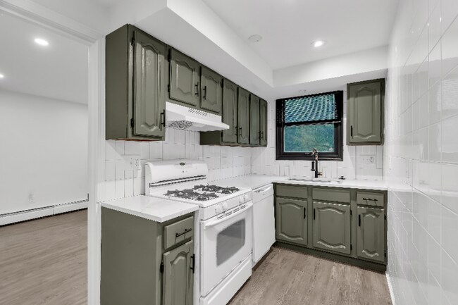 32 Cargill St unit 4, Providence, RI 02903 - photo 2