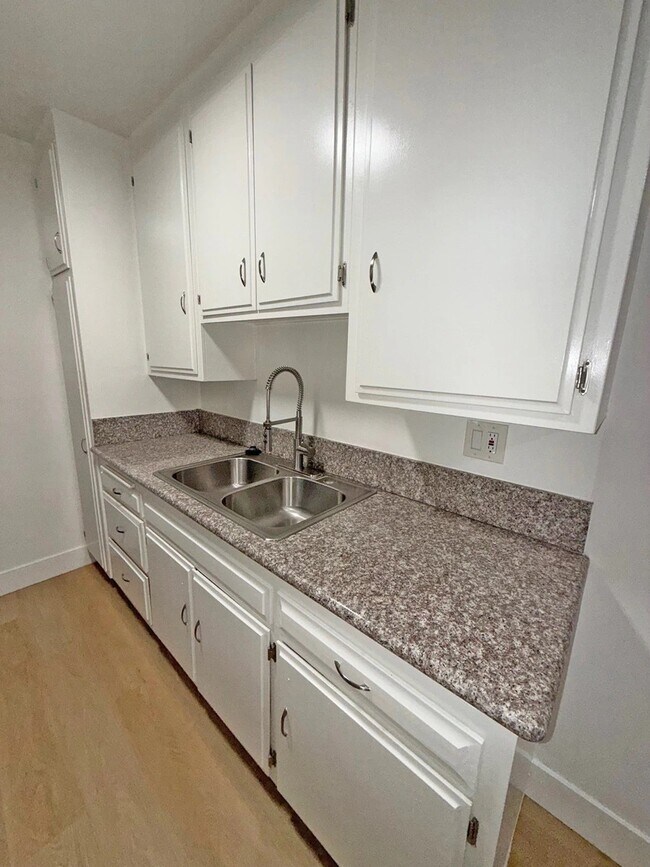 10776 Rose Ave unit 17, Los Angeles, CA 90034 - photo 5