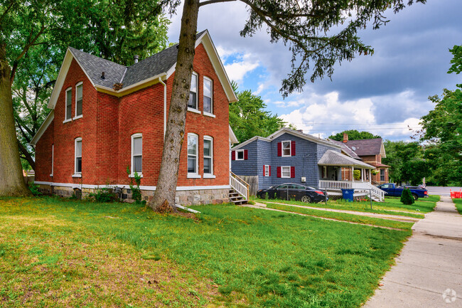 The older homes of Southside are traditional, dating from the early 1900s.