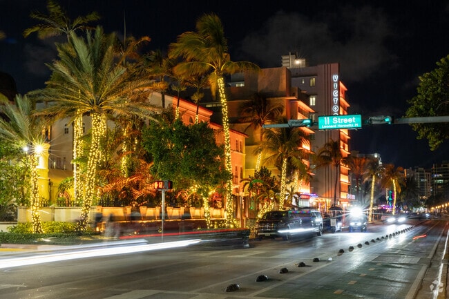 Historic buildings and vibrant nightlife is what you can expect from Miami Beach.
