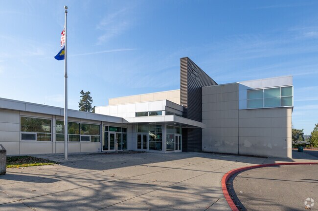 Rowe Middle School serves grades 6-8 on SE Lake Rd in Portland.