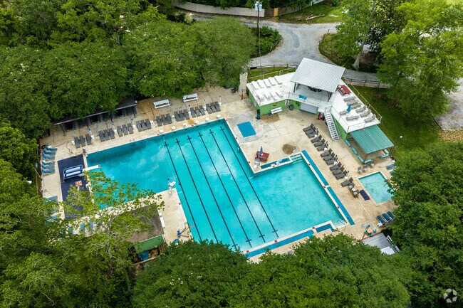 Brookwood residents also have the choice to join Woodland Swim Club for summer fun.