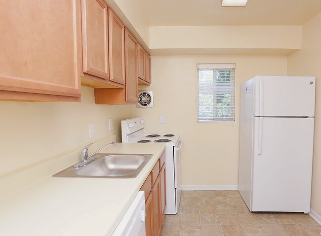 8263 Russell Rd, Alexandria, VA 22309 - photo 5